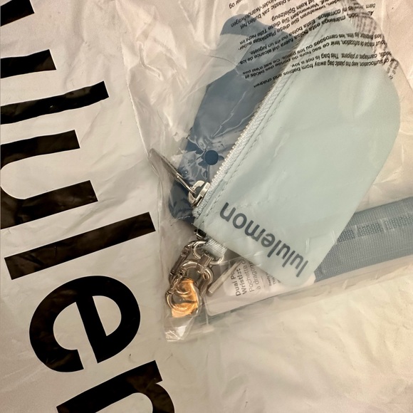 SOLD OUT EVERYWHERE: BNWT Lululemon Dual Pouch in Powder Blue and Utility Blue - Picture 9 of 11